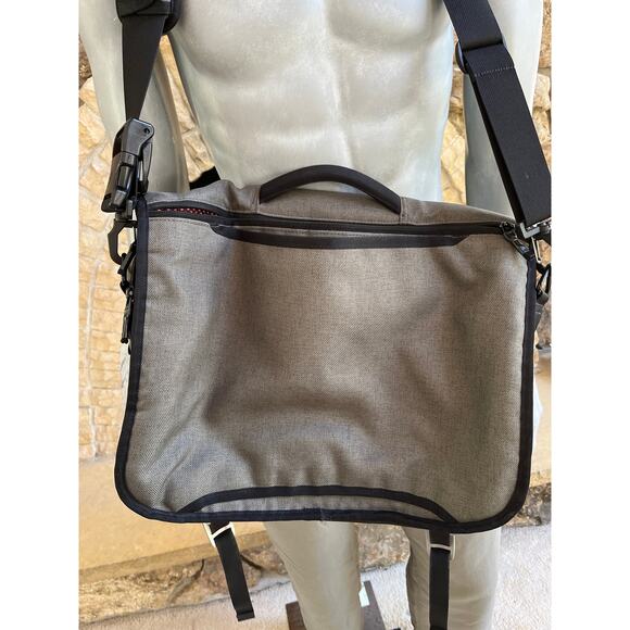 Timbuk Gray Red Messenger Laptop Bag - Picture 7 of 9